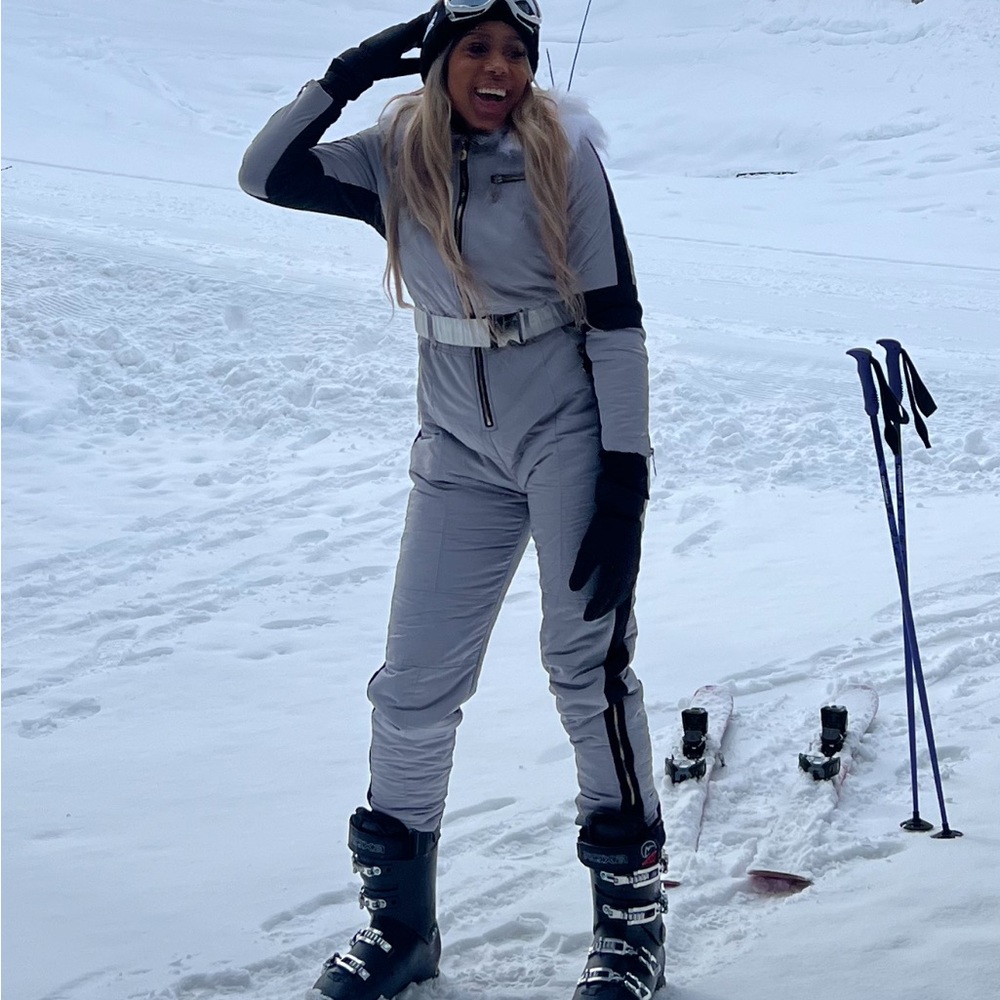 Women’s one piece snowsuit worn 1 time Medium